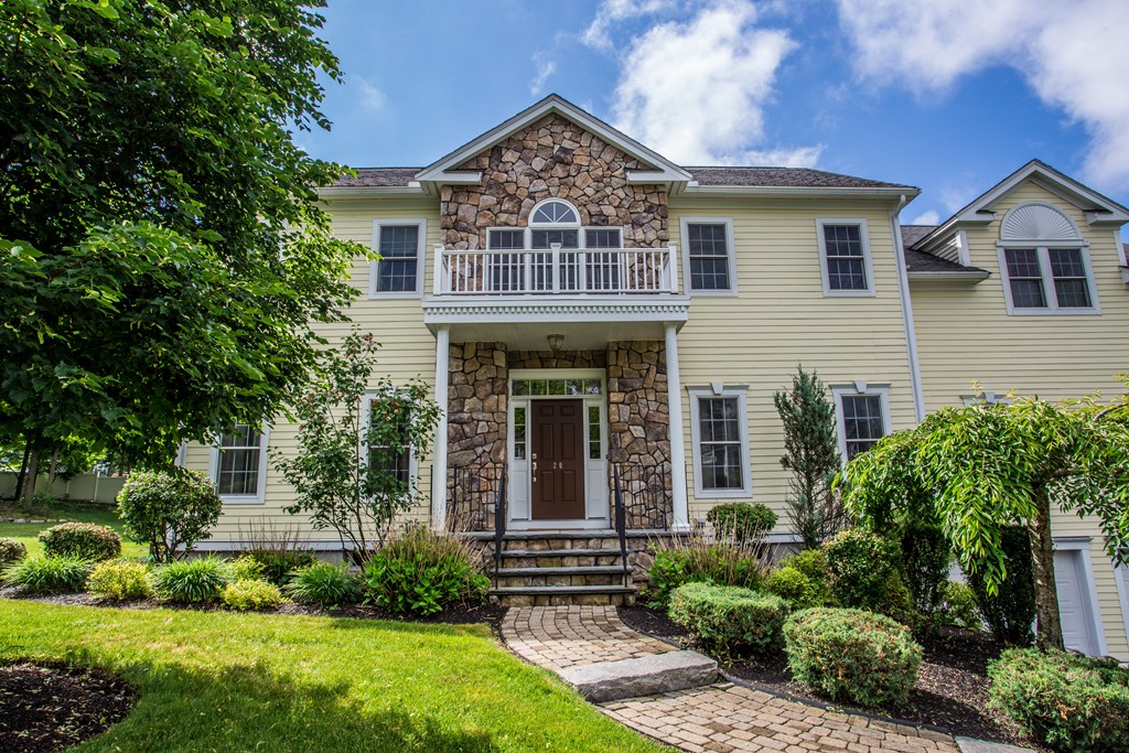 20 Magnolia Way Canton, MA 02021 - Photo 3 of 29 Gallery Image 3