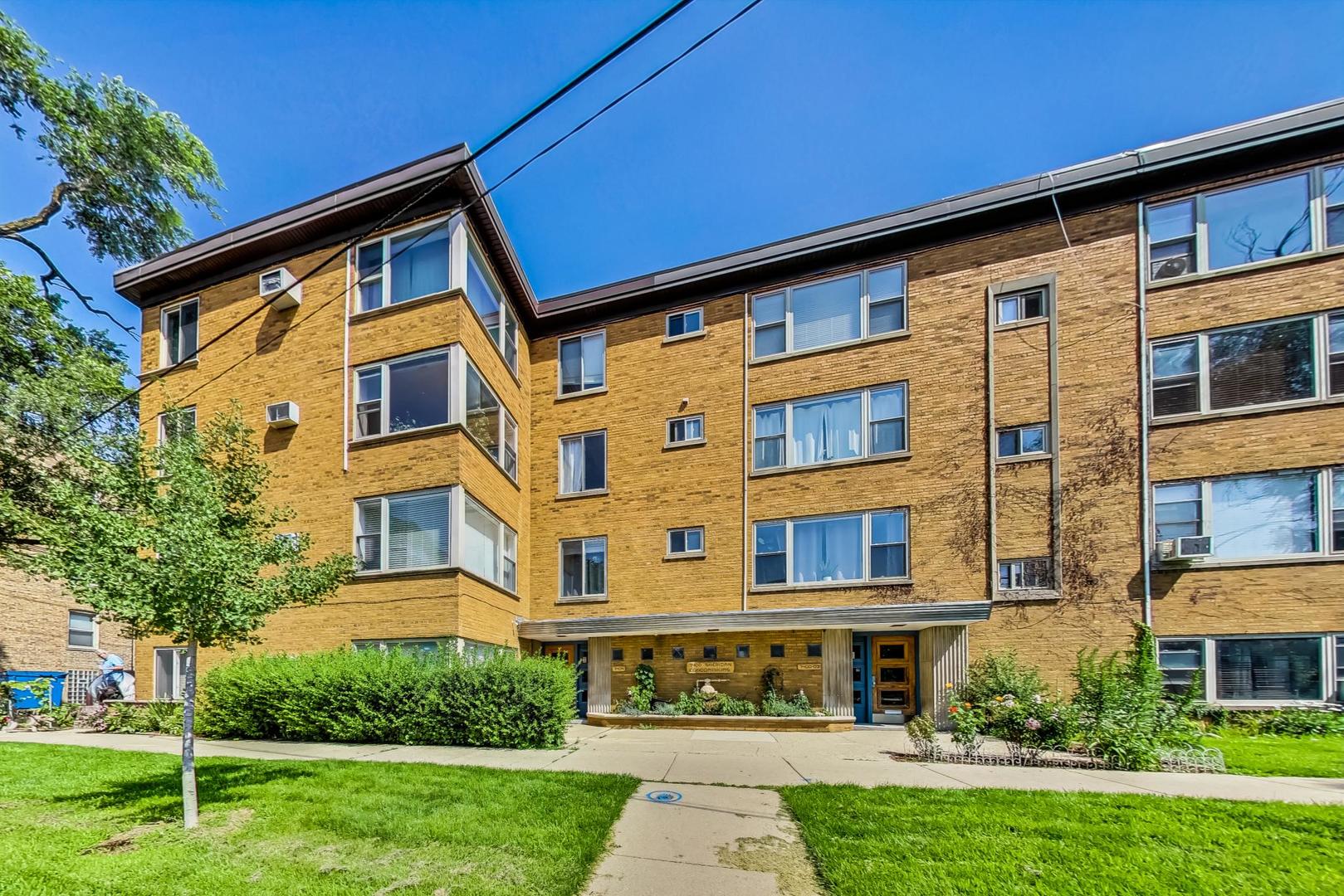 7400 North Sheridan Road, Unit 2 Chicago, IL 60626 - Photo 1 of 23 a front view of a residential apartment building with a yard