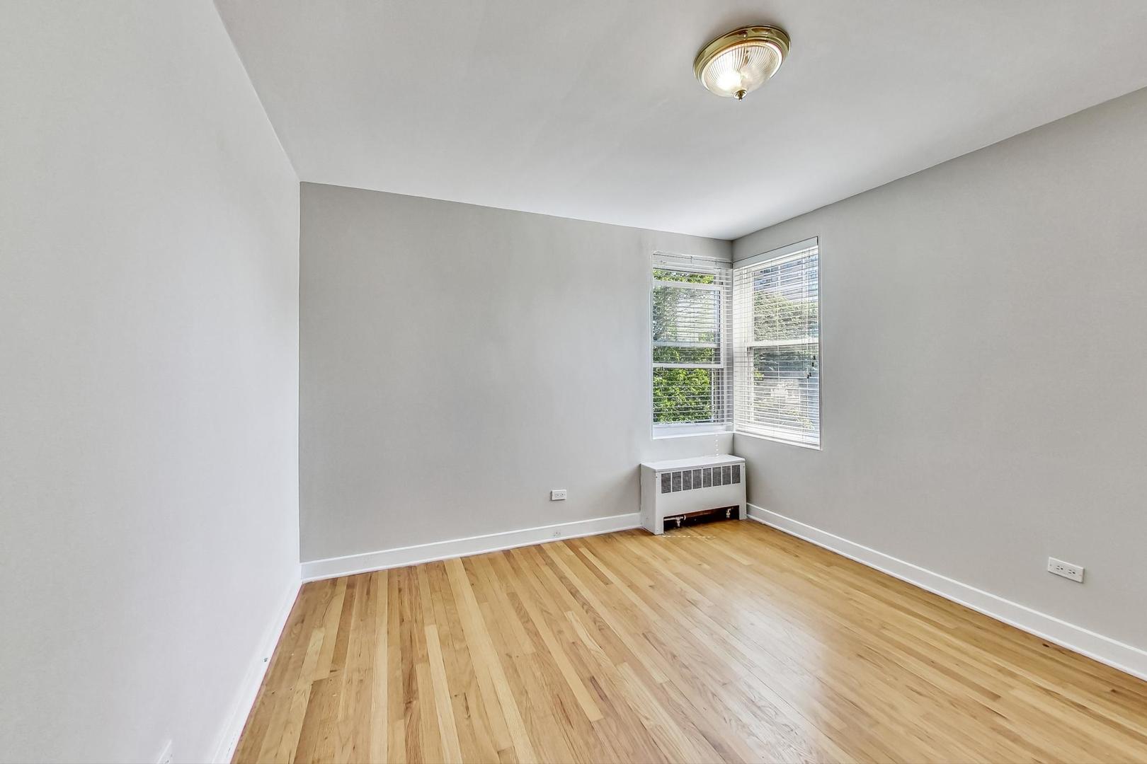 7400 North Sheridan Road, Unit 2 Chicago, IL 60626 - Photo 16 of 23 an empty room with a window