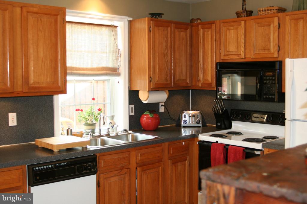30 Pennwick Drive Lititz, PA 17543 - Photo 3 of 27 Gallery Image 3