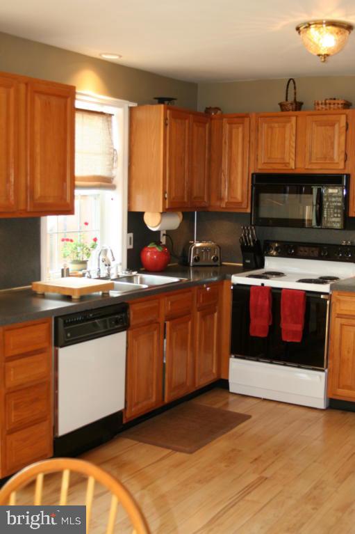 30 Pennwick Drive Lititz, PA 17543 - Photo 4 of 27 Gallery Image 4