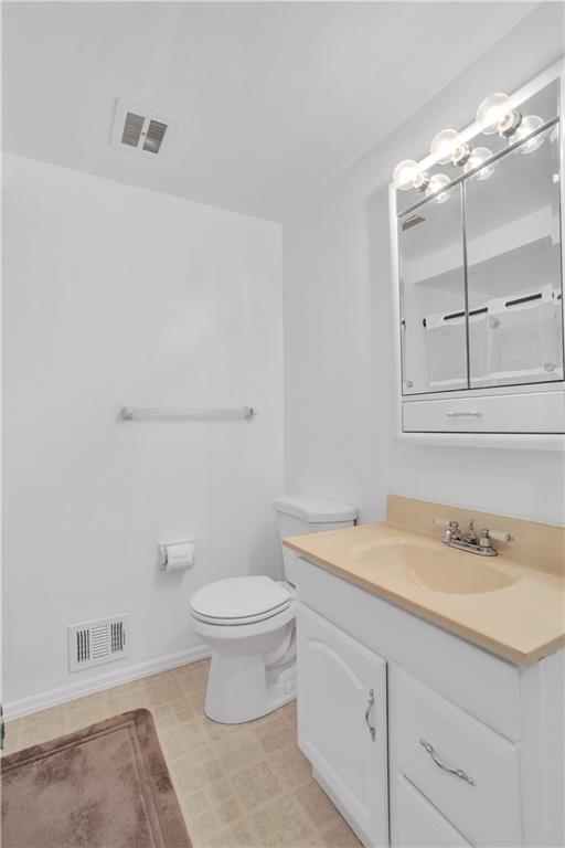 362 Trinity Drive Washington, PA 15301 - Photo 25 of 34 2nd floor main bathroom off the hallway is 7'x5'