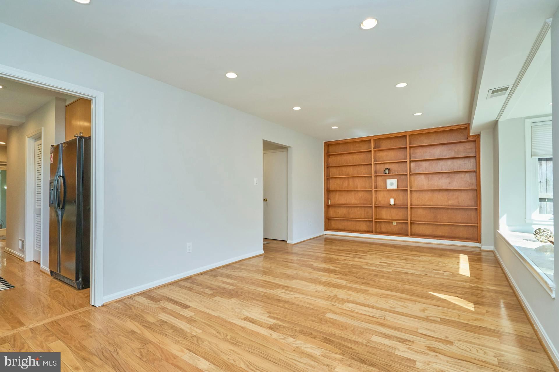 8709 Victoria Road Springfield, VA 22151 - Photo 19 of 42 Living Room
