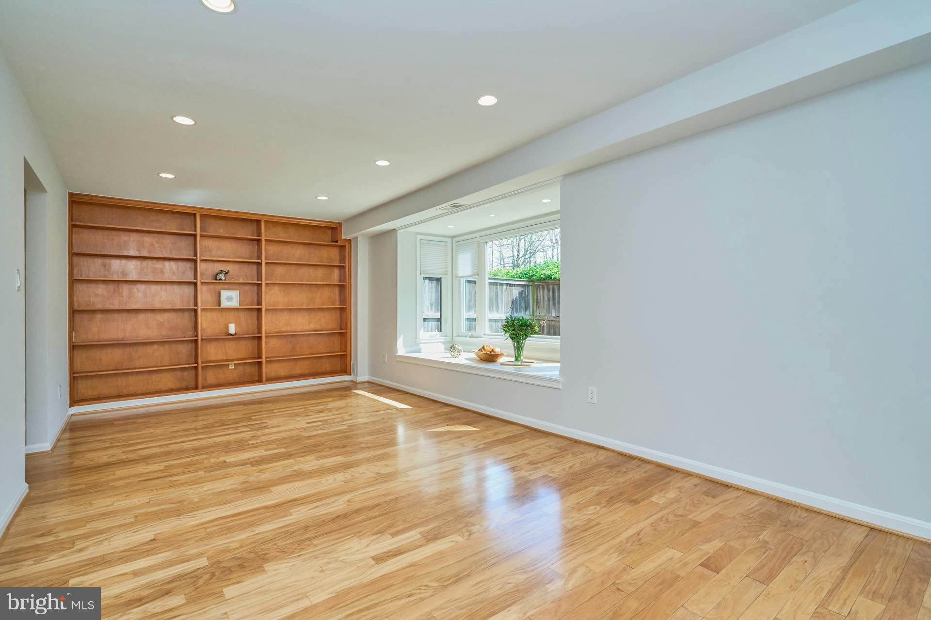 8709 Victoria Road Springfield, VA 22151 - Photo 20 of 42 Living Room