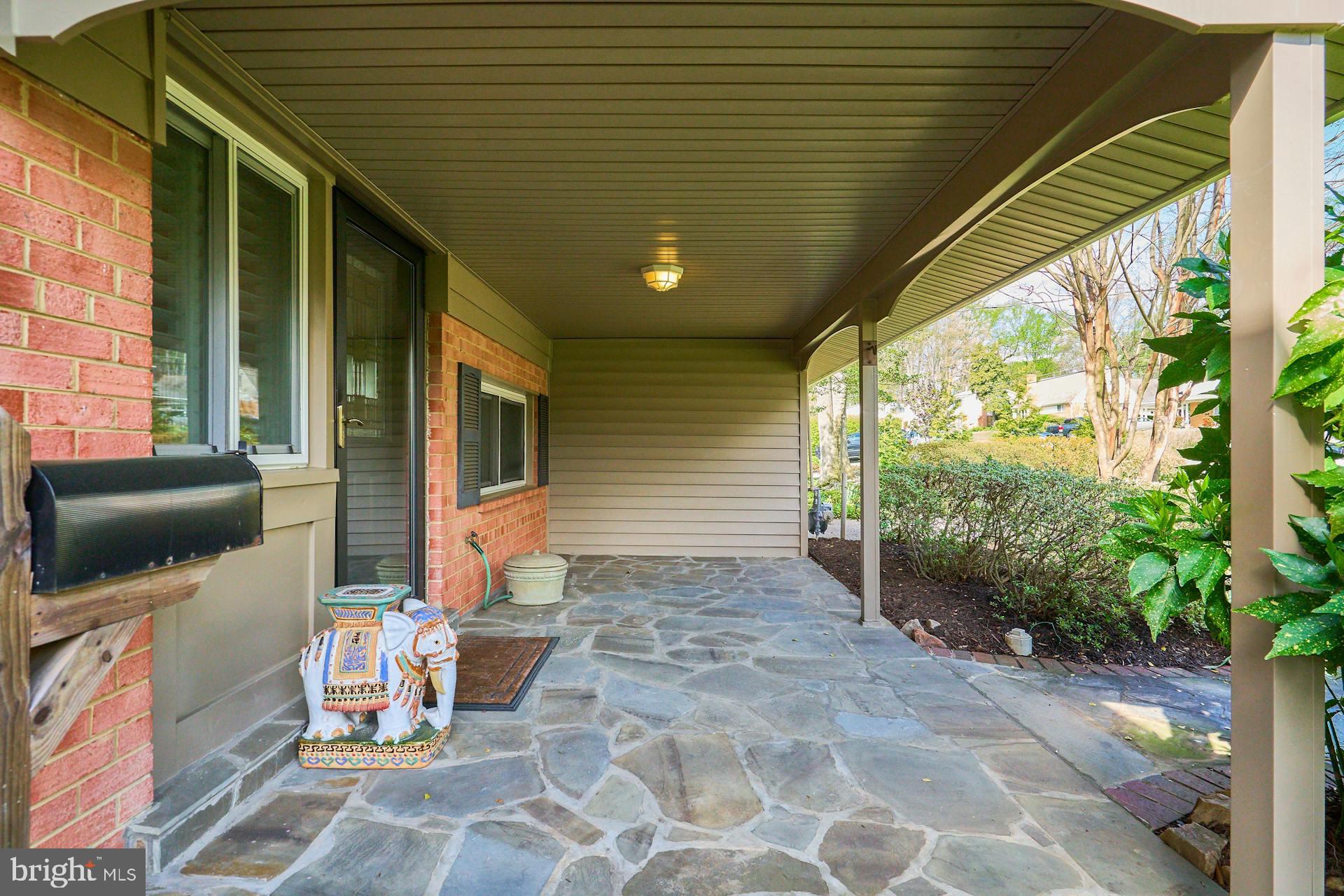 8709 Victoria Road Springfield, VA 22151 - Photo 4 of 42