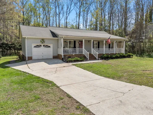 $289,500 | 702 Willow Branch Drive, Simpsonville, SC 29680