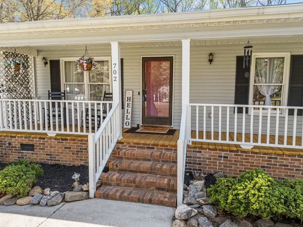 $289,500 | 702 Willow Branch Drive, Simpsonville, SC 29680