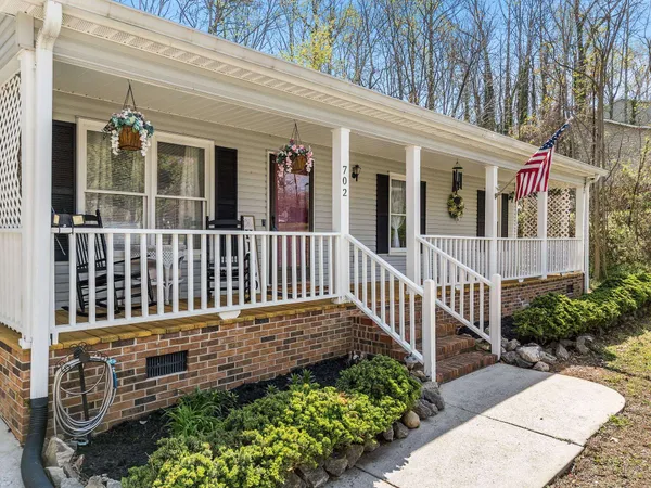 $289,500 | 702 Willow Branch Drive, Simpsonville, SC 29680