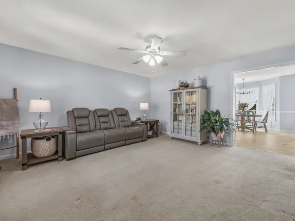 $289,500 | 702 Willow Branch Drive, Simpsonville, SC 29680