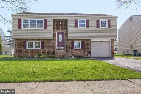 $379,900 | 8 Edgewood Drive, Mechanicsburg, PA 17055