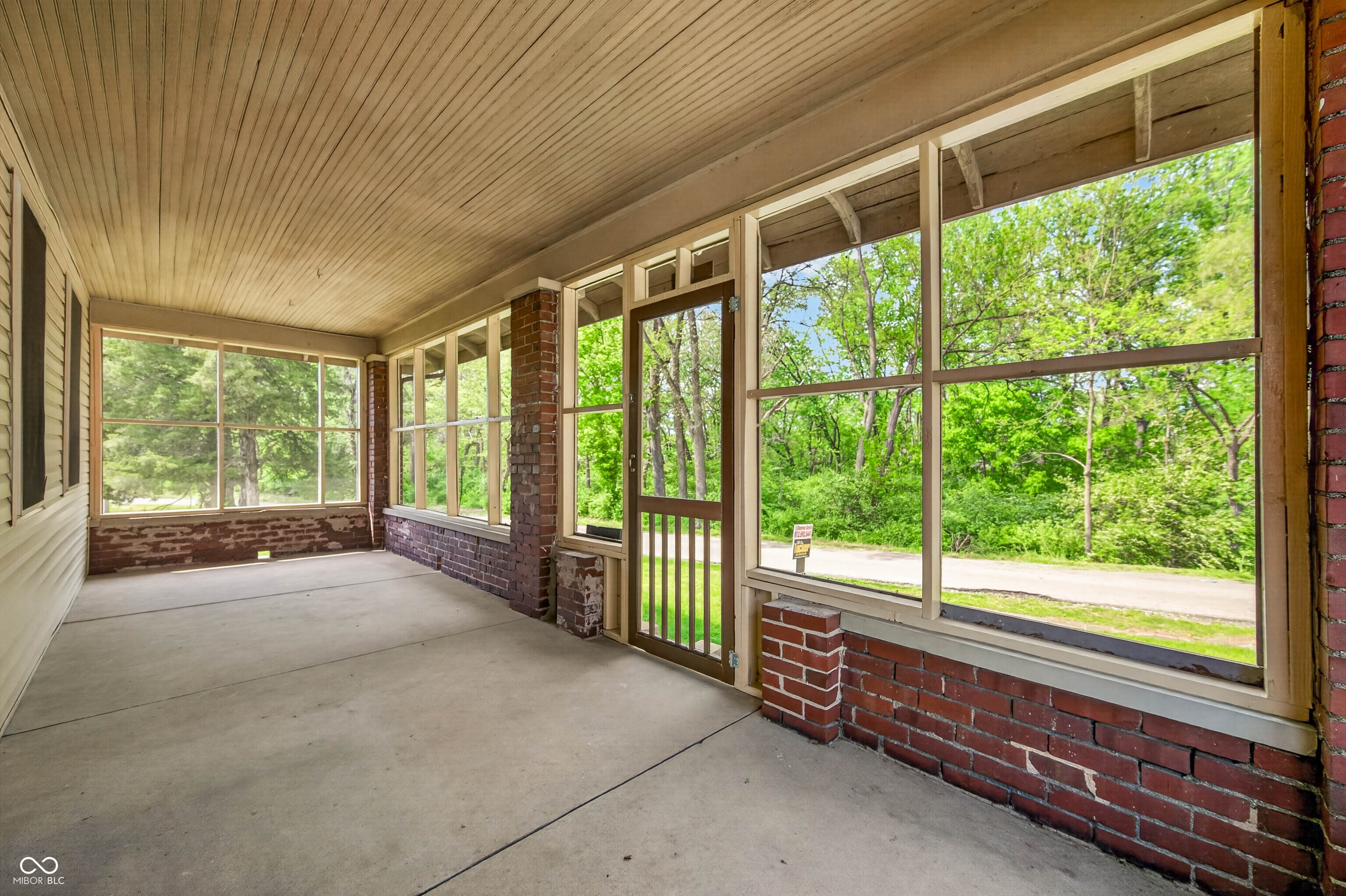 2115 Irwin Drive Columbus, IN 47201 - Photo 11 of 75