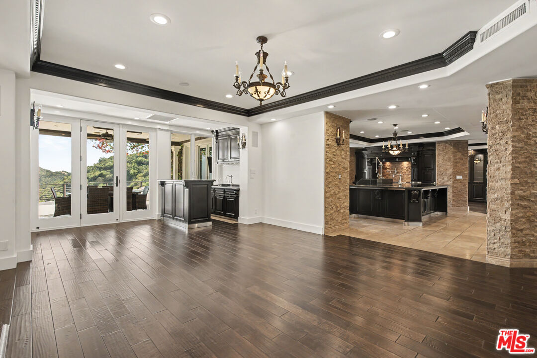 12608 Promontory Road Los Angeles, CA 90049 - Photo 15 of 59