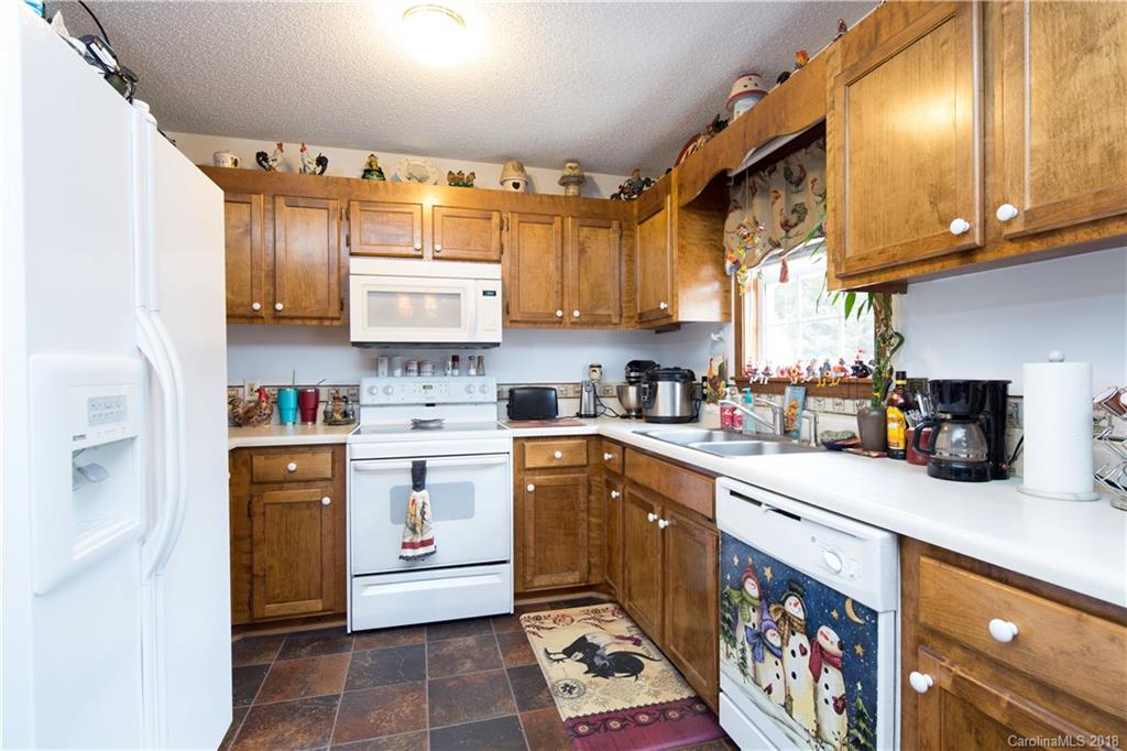 2759 Greenleaf Road Clover, SC 29710 - Photo 6 of 27 Gallery Image 6