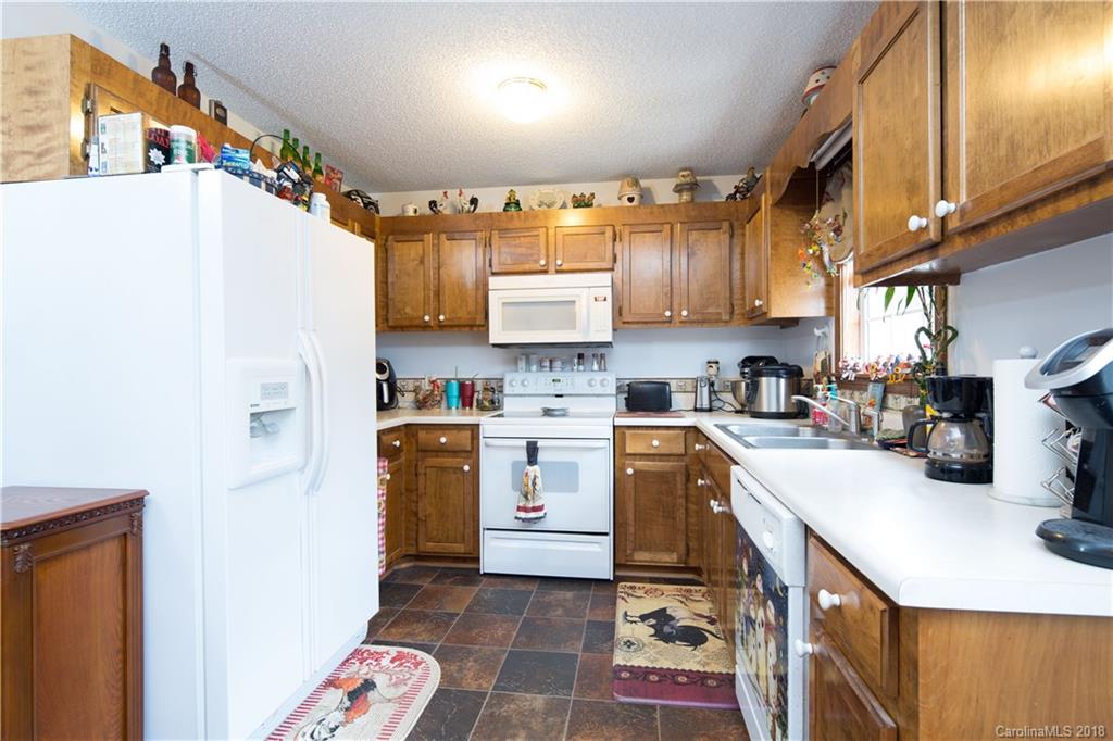2759 Greenleaf Road Clover, SC 29710 - Photo 7 of 27 Gallery Image 7