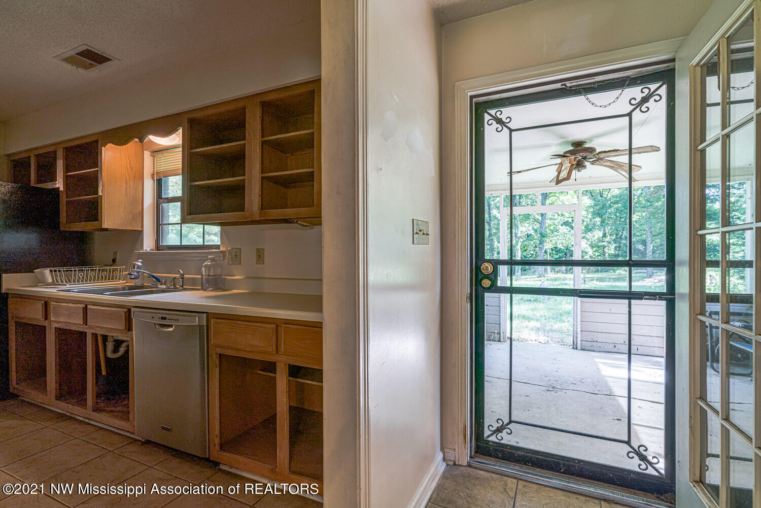 7720 County Line Road Coldwater, MS 38618 - Photo 15 of 29 214437_15-snapsold-screen-7720-county-li