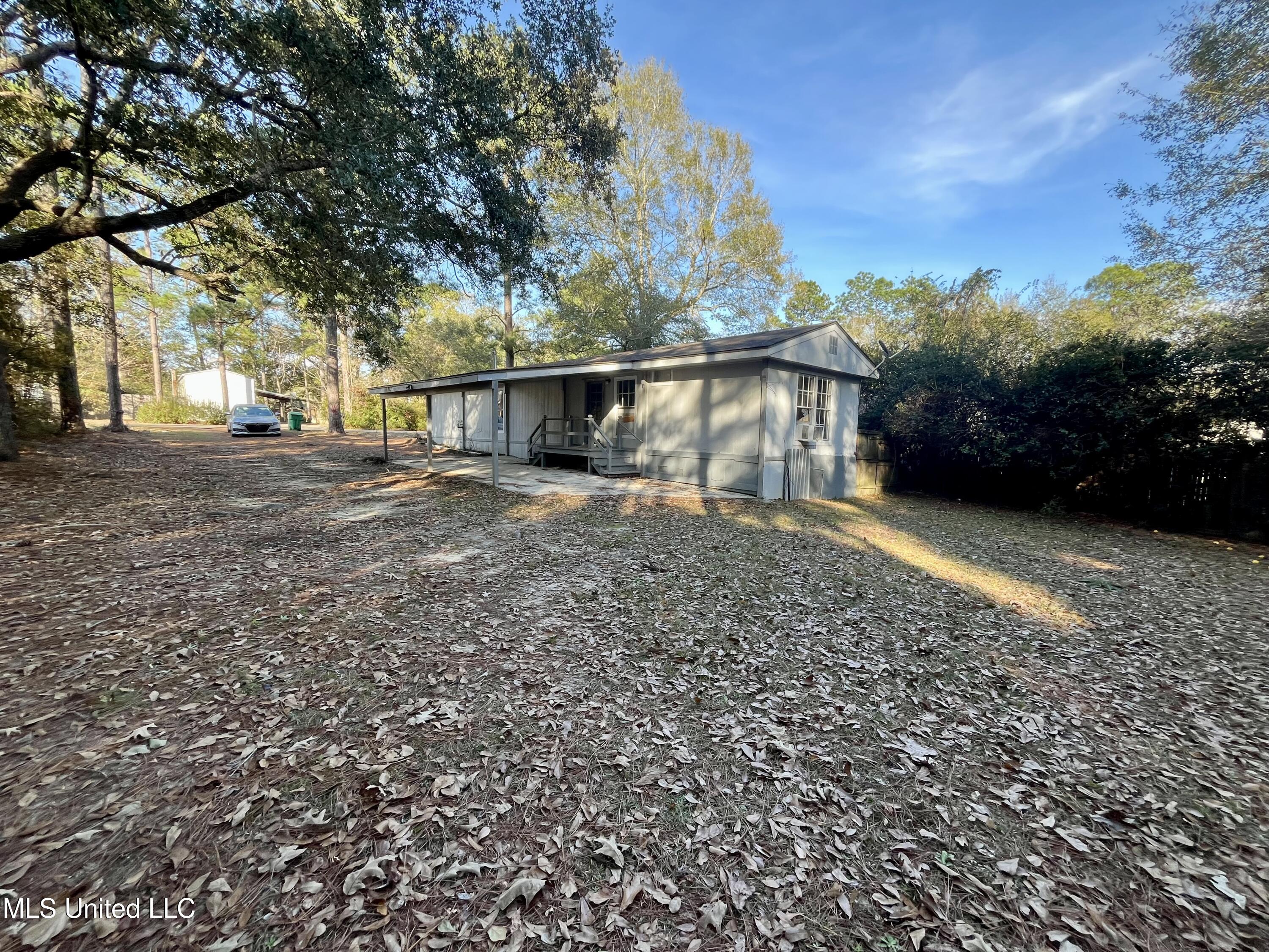 9748 Limu Way Diamondhead, MS 39525 - Photo 3 of 44 IMG_1053