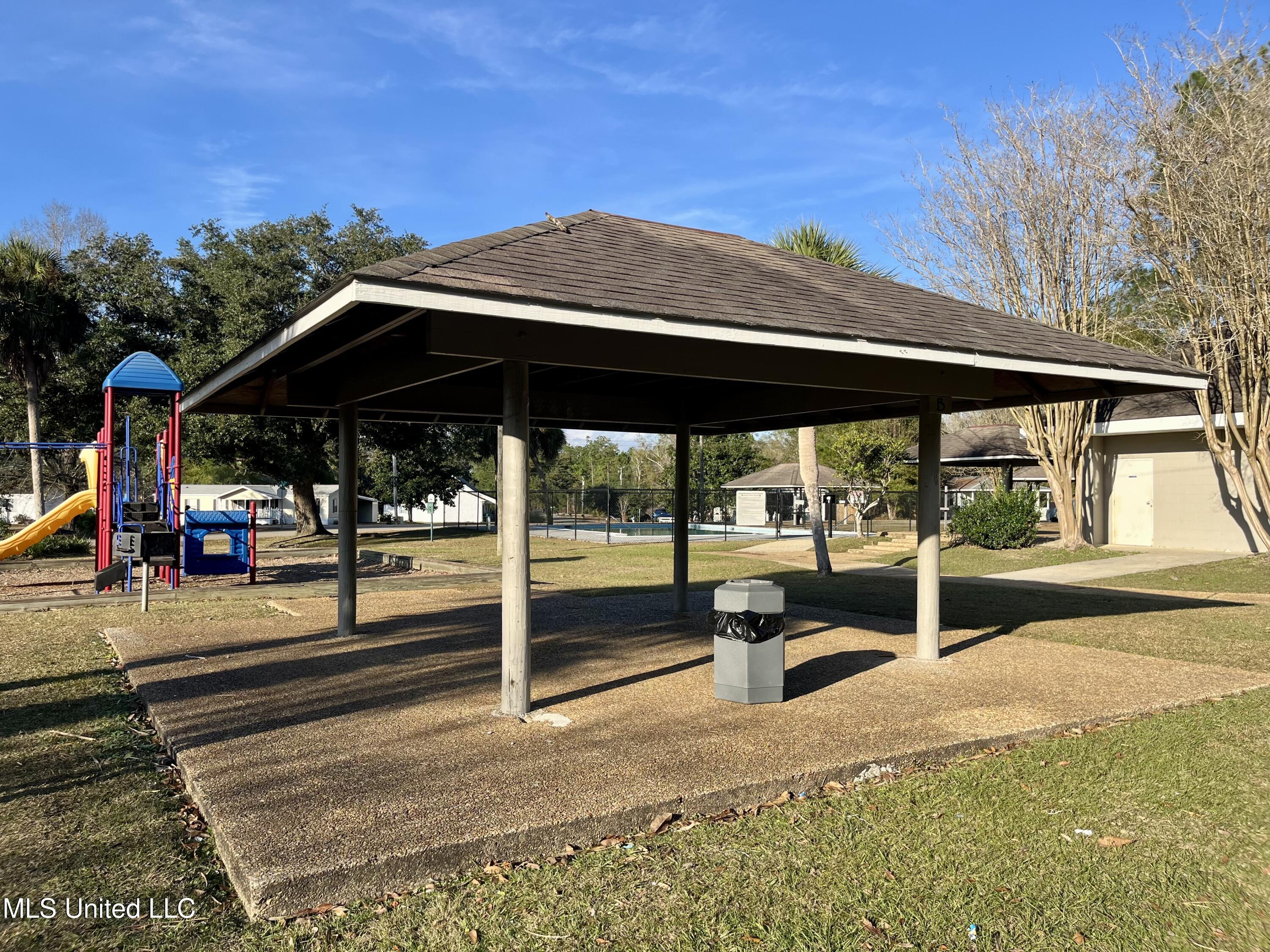 9748 Limu Way Diamondhead, MS 39525 - Photo 41 of 44 IMG_1107