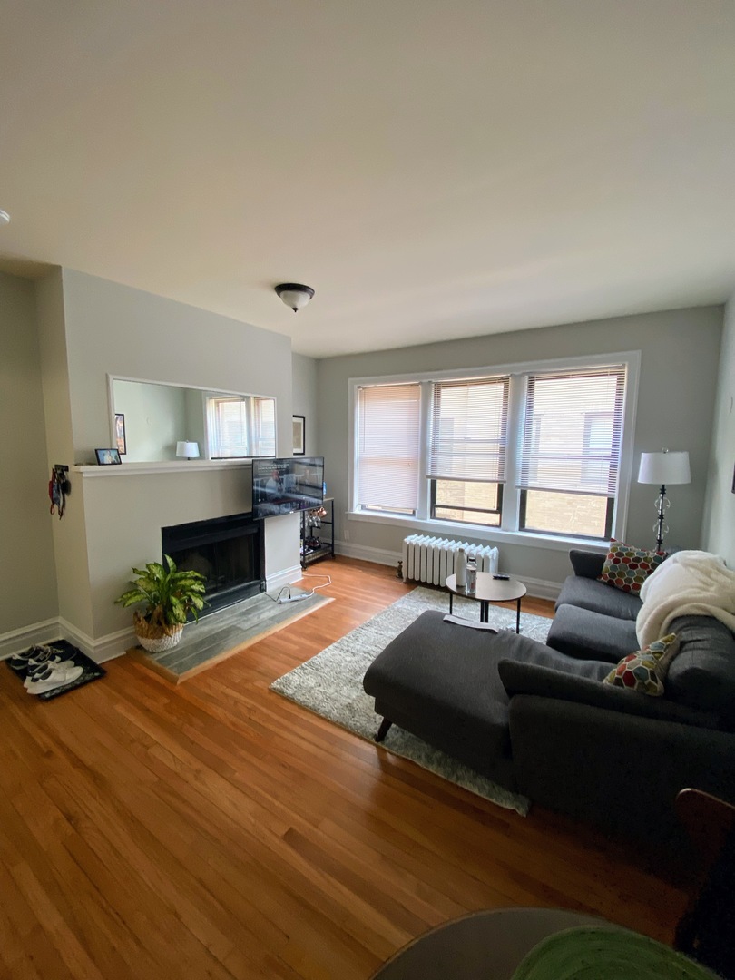 641 West Roscoe Street, Unit V2 Chicago, IL 60657 - Photo 6 of 9 a living room with furniture and a fireplace