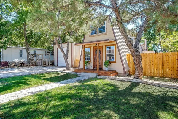 $1,525 | 3209 Midway Court, Granbury, TX 76049