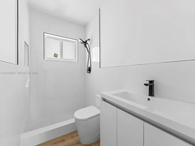 $2,500 | 300 Northwest 7th Avenue, Unit 1, Miami, FL 33128