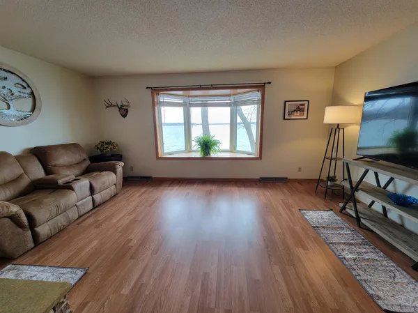 $449,000 | 4018 North Eagle Road, Willmar, MN 56201