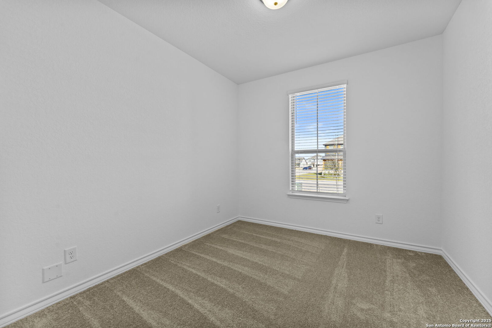 4040 Paddock Trail Seguin, TX 78155 - Photo 6 of 26 an empty room with a window