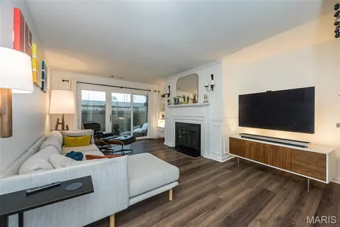 $220,000 | 950 East Rue De La Banque, Unit 118, Creve Coeur, MO 63141