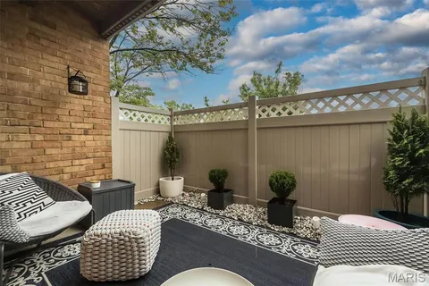 $220,000 | 950 East Rue De La Banque, Unit 118, Creve Coeur, MO 63141