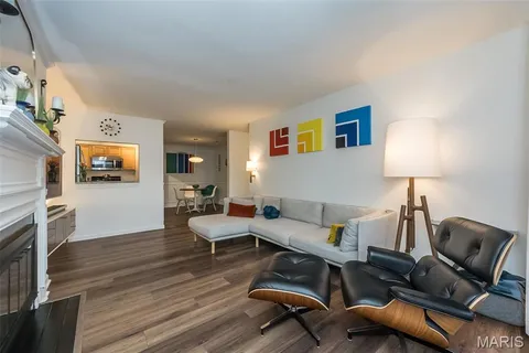 $220,000 | 950 East Rue De La Banque, Unit 118, Creve Coeur, MO 63141