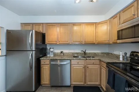 $220,000 | 950 East Rue De La Banque, Unit 118, Creve Coeur, MO 63141