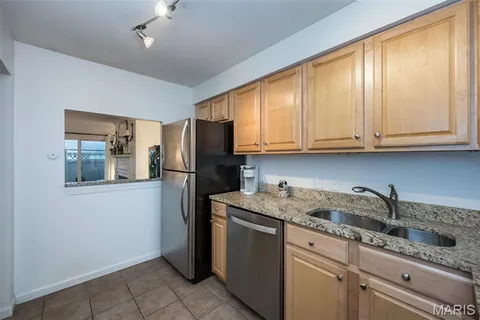 $220,000 | 950 East Rue De La Banque, Unit 118, Creve Coeur, MO 63141