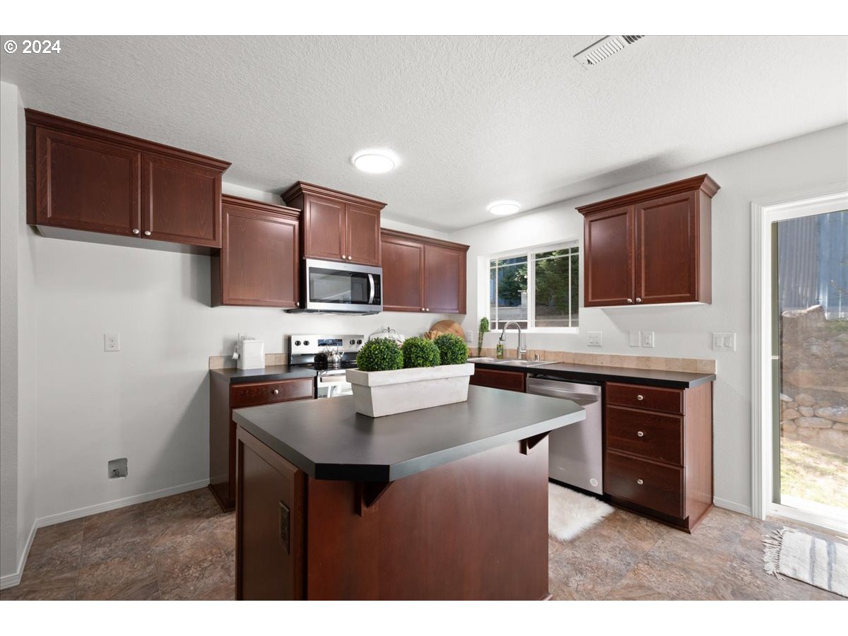 8 Barr Road White Salmon, WA 98672 - Photo 11 of 41 Gallery Image 11