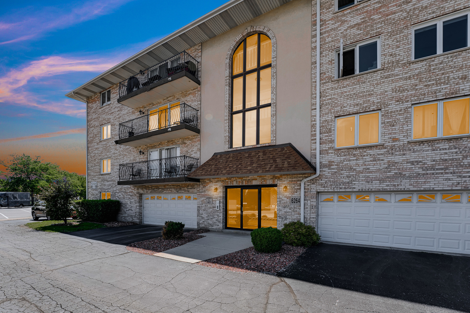 6264 South Gullikson Road, Unit 4A Chicago, IL 60638 - Photo 4 of 24