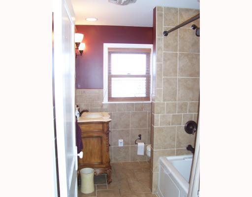 3612 Ridgway Street Pittsburgh, PA 15213 - Photo 13 of 18 Master Bedroom. NEW 2ND FLR CERAMIC BATH W/JETSPRAY TUB!