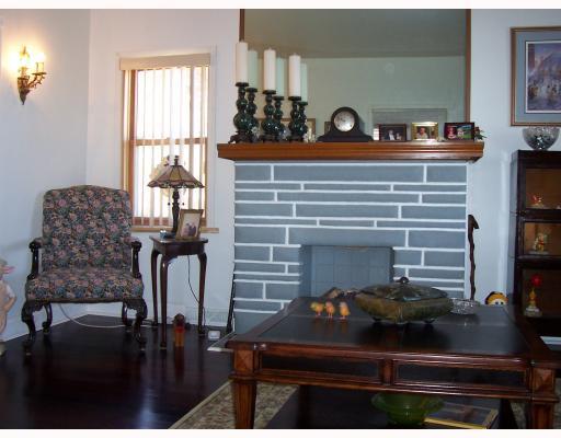 3612 Ridgway Street Pittsburgh, PA 15213 - Photo 4 of 18 Living Room. LIVING RM W/GAS FIREPLACE
