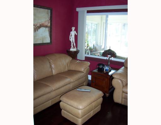 3612 Ridgway Street Pittsburgh, PA 15213 - Photo 7 of 18 Den/Family/Great Room. 1ST FLR DEN/BEDROOM W/PICTURE WINDOW