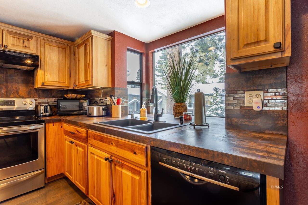 384 Joaquin Road, Unit 38 Mammoth Lakes, CA 93546 - Photo 12 of 30 Untitled