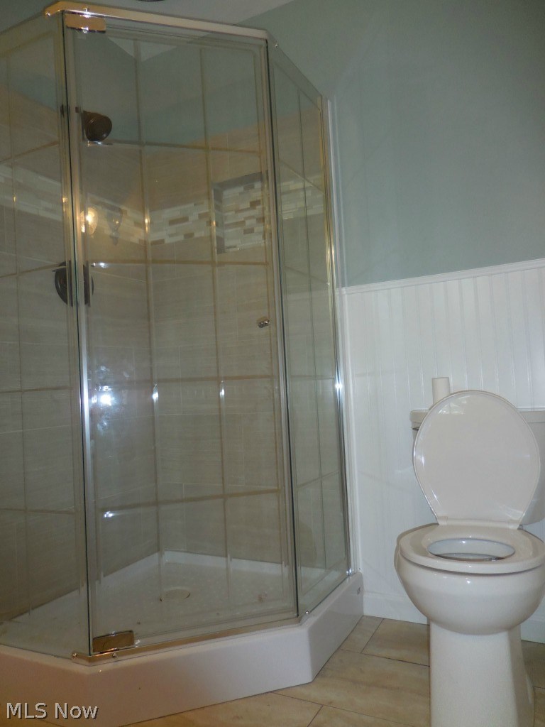 6870 York Road Parma Heights, OH 44130 - Photo 10 of 17 First Floor Bath