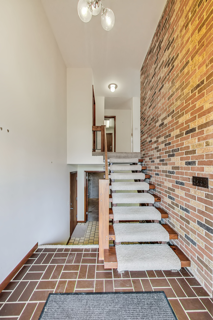 20374 Lea Road Deer Park, IL 60010 - Photo 3 of 31 Gallery Image 3