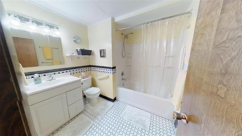 48 May Avenue McKees Rocks, PA 15136 - Photo 11 of 16 Main floor Bath