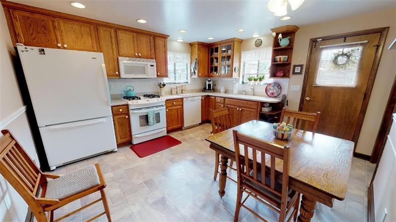 48 May Avenue McKees Rocks, PA 15136 - Photo 6 of 16 All appliances stay with home