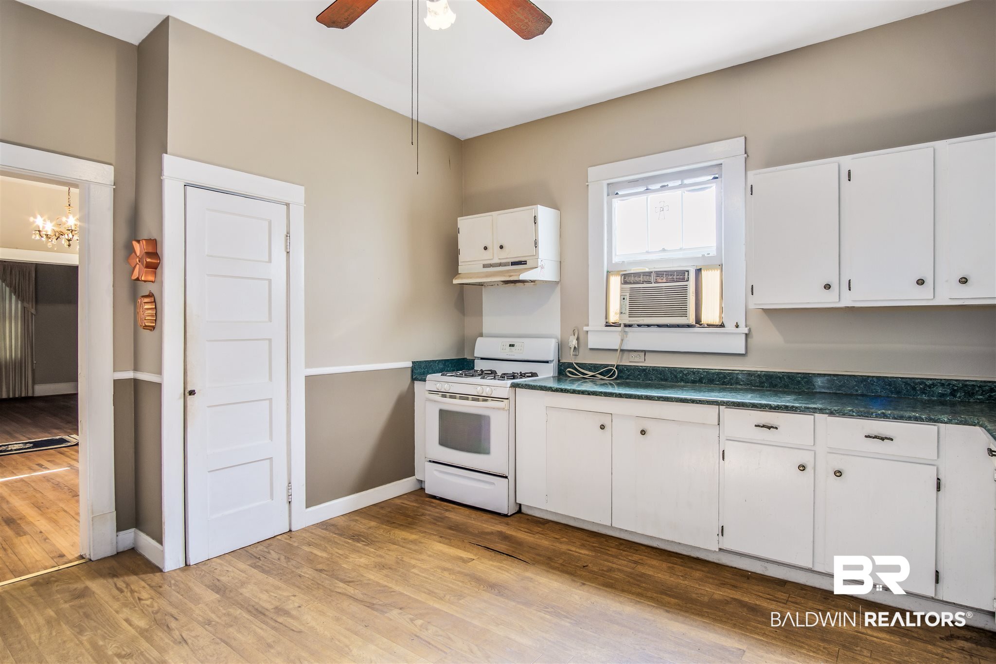 2407 Spring Hill Avenue Mobile, AL 36607 - Photo 9 of 23