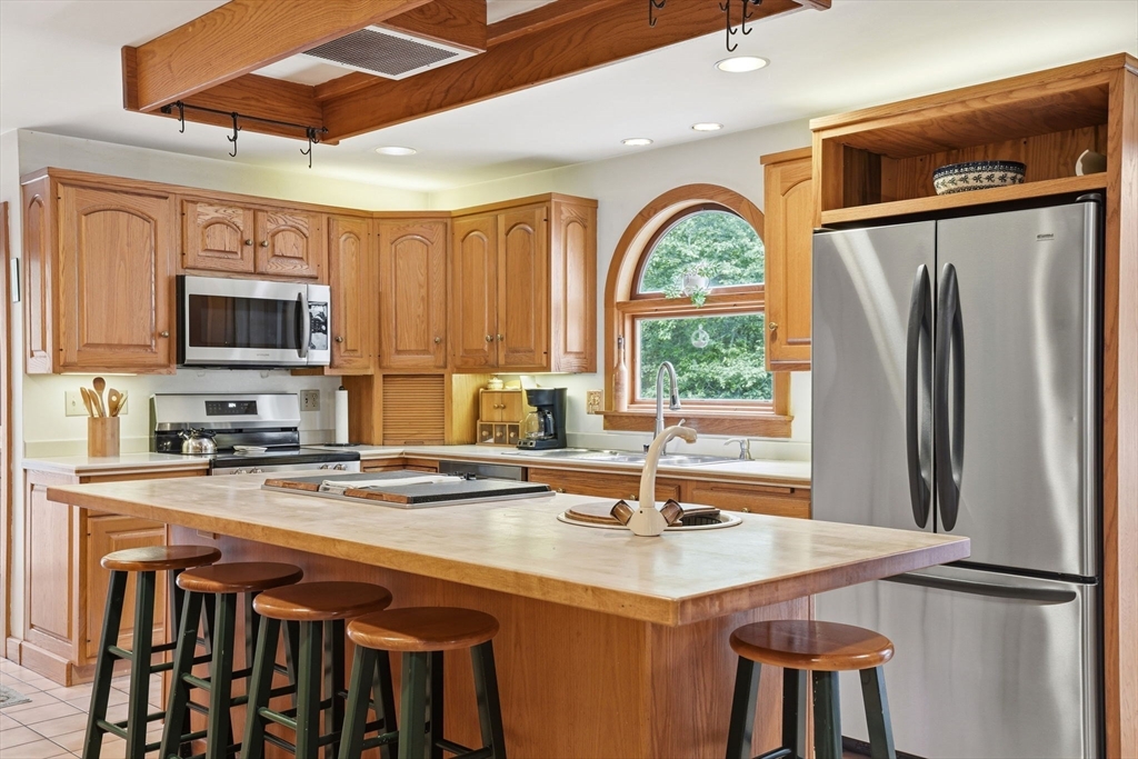 27 Bennett Road Rochester, MA 02770 - Photo 14 of 41