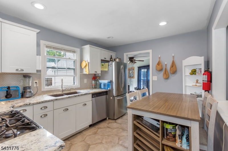 34 Decker Road Wanaque, NJ 07420 - Photo 9 of 24