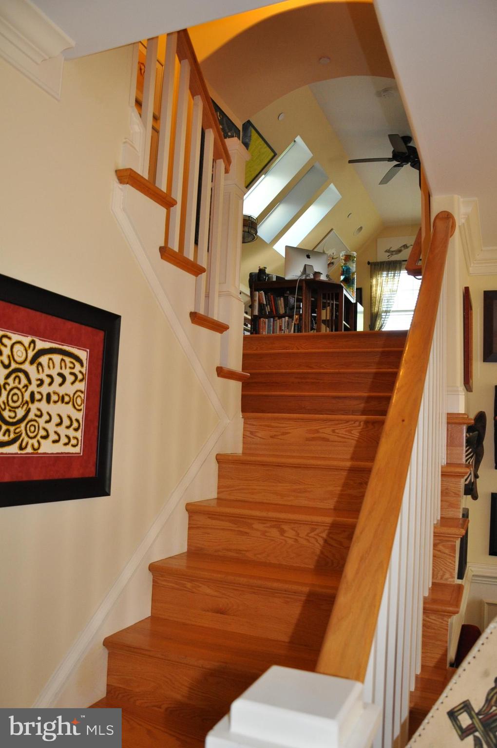 299 Halsey Road Annapolis, MD 21401 - Photo 18 of 61 Staircase to upper