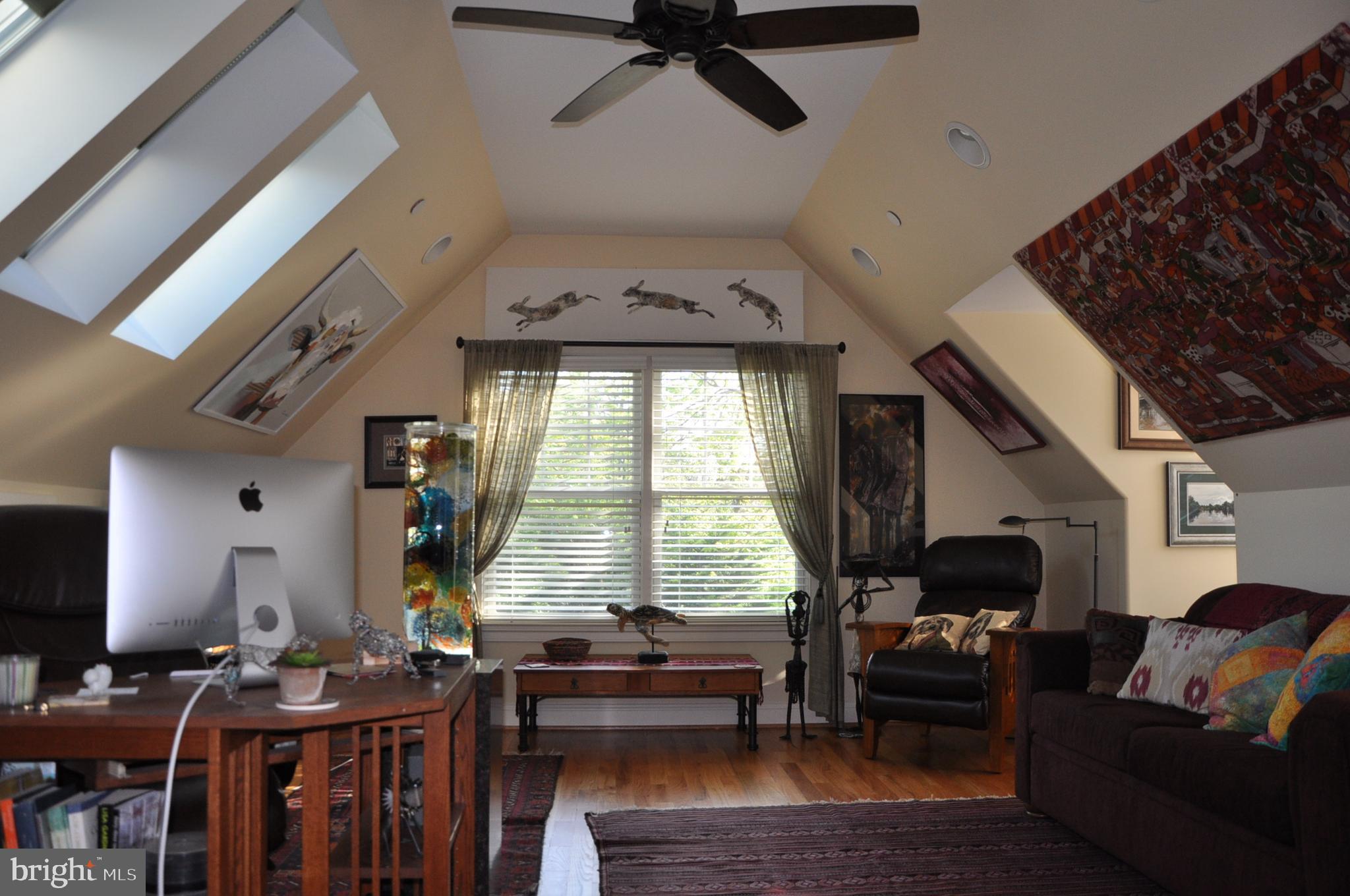 299 Halsey Road Annapolis, MD 21401 - Photo 20 of 61 Hardwoods, skylights