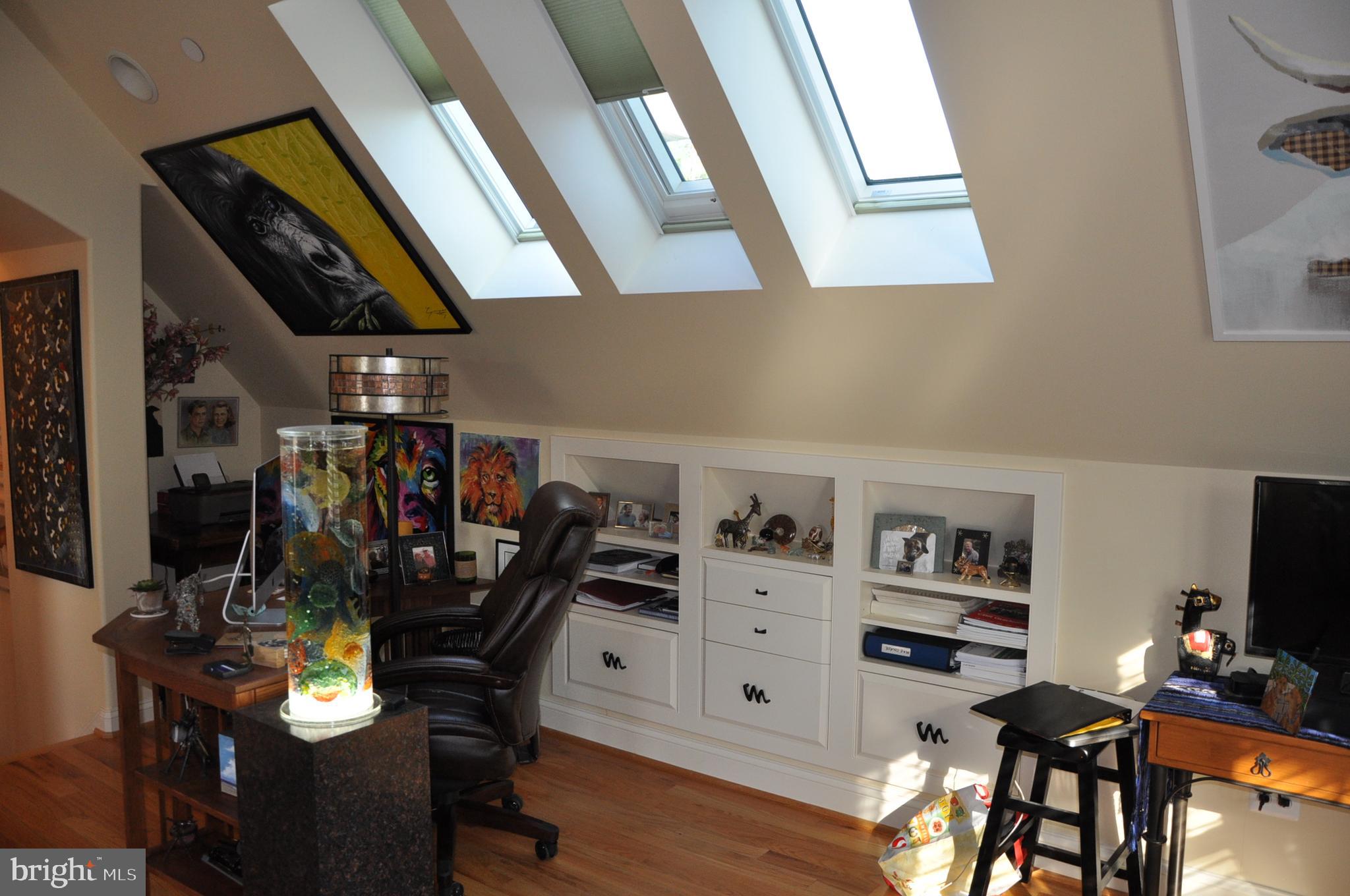 299 Halsey Road Annapolis, MD 21401 - Photo 21 of 61 Office with custom builtins