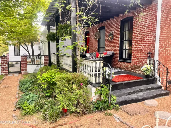 $250,000 | 435 East College Avenue, Holly Springs, MS 38635