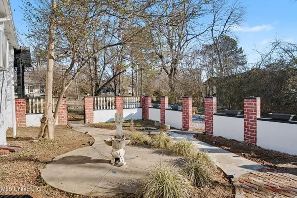 $250,000 | 435 East College Avenue, Holly Springs, MS 38635