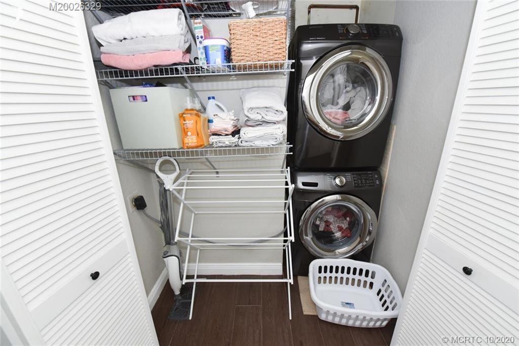 945 Sunset Road West Palm Beach, FL 33401 - Photo 26 of 31 a view of washer and dryer sitting on a washer
